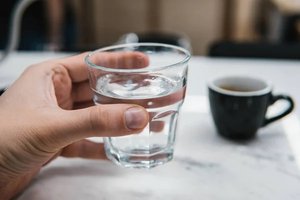 Чи корисно пити теплу воду з кулера?