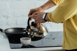 Вода для кави та чаю: як мінералізація впливає на смак напоїв