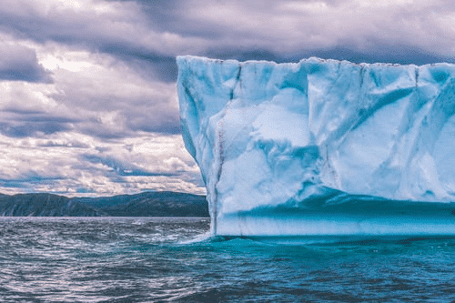 Талая вода из ледника в океане